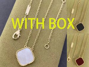 Med Box Clover Necklace Pendant Pearl Mother Plated 18k för Women's Girl Valentine's Day Mors dag Engagement Designer Luxury Jewelry Gift Partihandel