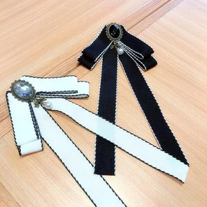 Broscher krage tillbehör svartvitt retro båge slips cristal lång skjorta stift brosch personlighet kvinnlig