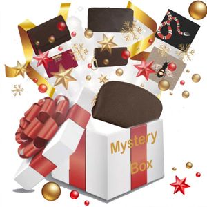 Bolsas de caixa misteriosa Caixas de surpresa de Natal da carteira Bolsa de cosméticos Chaveiro Lucky contém centenas de produtos e chance de abrir o UNE 303s