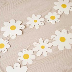 Banners Streamers Confetti 1Set Paper Small Daisy Flower Banner Bunting Festive Pull Flag Birthday Party Flags Decorations Decorated Scene Suppl d240528