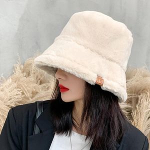 Foux hink hatt vinter kvinnor förtjockade konstgjorda mink hår beige kvinnliga varma damer designer fiskman fluffy plysch 2020 241t