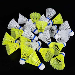 Badminton Sets Loose nylon badminton is easy for students to break through during indoor and outdoor professional training The nylon ball is not affected by the