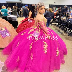 Prinsessan heta rosa quinceanera klänningar med guldapplikationer underbara sexton maskerad söt 16 klänning savistidos födelsedagsfest trasig snörning upp långärmad vestios