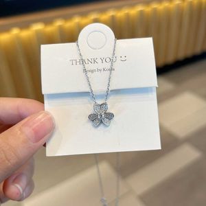 Van Necklace Classic Charm Design for lovers S925 Silver Style Simple Lucky Womens Versatile Clawbone 0QHC