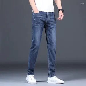 Mäns jeans 2024 Europeiska och amerikanska våren/sommaren rak fit elastisk mångsidig ungdom trendiga långa byxor