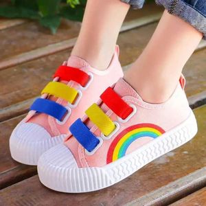 Sneakers 2023 Nya tjej Sneakers Children Canvas Shoes Boys Breattable Flats Fashion Sport Shoes Babi Loafers Toddlers Tennis Shoes Q240527