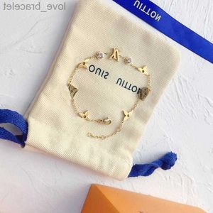 Fashion Style Bracelets Women Bangle Wristband Cuff Chain Designer Letter Jewelry Crystal 18K Gold Plated Stainless steel Wedding Lover Lbiu