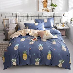 寝具セット漫画フルーツパイナップル3/4PCSスタイル布団カバーキルト快適なベッドシート枕ケースはよく販売されています