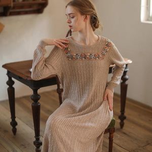 Casual klänningar aigyptos höstar vinter varm tröja klänning kvinnor franska vintage elegant utsökt blommig broderi mjuk ull stickad botten