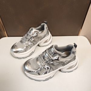 Högkvalitativ stilig silverplattform Sneakers Kvinnor Rinnande skor Bekväma andningsbara mesh Casual Shoes Storlek 35-40