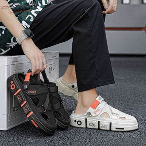 Designer patentprodukt populära män s tofflor sommar ihåliga ram perforerade skor dubbla syften tofflor casual utomhusskor strandskor