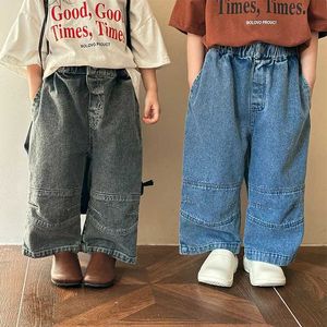Byxor Nya Spring Boys and Girls Solid Color Patchwork Straight Jeans Kids Lose All-Match Casual Denim Pants Y240527