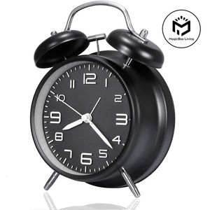 4 tum Twin Bell Loud Alarm Clock Metal Frame 3D Dial med BackLy Battery Operate Desk -bord för hem och kontor 240528