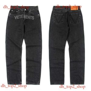 Vetements jeans märke mäns jeans män kvinnor gata jeasn hög kvalitet jacquard broderade tryckbyxor svart hiphop raka byxor e7a1