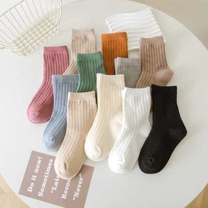 Barnstrumpor 4 par/Lot Children Socks For Girls Boys Cotton Solid Color Spring Autumn Winter Kids Baby Mid Tube Socks Håll varma golvstrumpor D240528