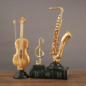 Skrzypce saksofonowe instrumenty muzyczne Ozdoby Złoty styl retro europejski vintage Dekoracja domu do szafki pokój muzyki 240518
