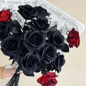 Dekorativa blommor 1pc enkel konstgjord rose blomma halloween gotisk svart vit röd bröllop hemfest falsk dekor