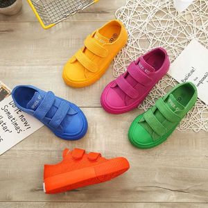 スニーカー2023 New Autumn Kids Canvas Shoes Shoes Broseable Boys Girls Fashion Sneabers Children Candy Color Sport Shoes Chaussure Enfant Q240527
