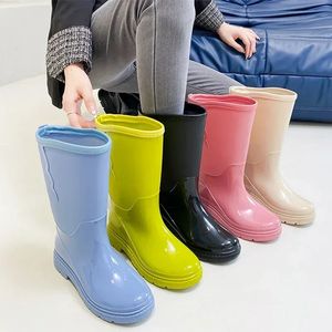 Botas de borracha Mulheres Mulheres doces sólidos coloridos a água e anti -chão botas de chute