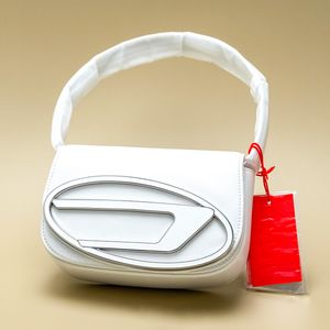 Mode 1dr silver guld läder sadel designer väska kvinnor luxurys handväska märke tote axel väska mens handväska plånbok koppling bäst säljare crossbody lady underarm väskor