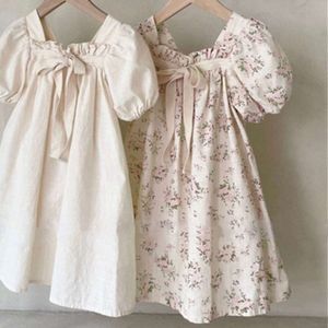 Abiti Versione coreana della manica a bolla a bolla per bambini delle nuove ragazze estive abiti da collo quadrata floreale l2405