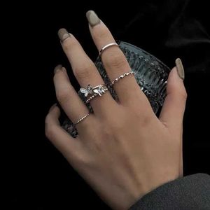 Пара колец изысканная мода Женская корейское стиль INS Butterfly Ring Легко совпадать с молодым кольцом для молодой девушки, регулируемое четырех кусочков, милый S2452801