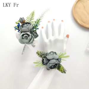 Lky Fr Wedding Pins Boutonniere Corsage人工シルクローズブルーブライドメイドブレスレットスーツブローチフラワーズ結婚アクセサリー