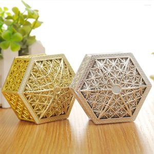 Подарочная упаковка Hollow Hexagon Box Свадебная благосклонность мини -пластиковое ожерелье для конфет