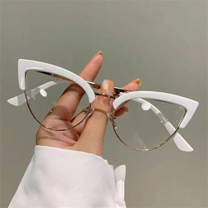Occhiali da sole Nuovi occhiali per gatti vintage cornice nuovi eleganti semi metal da donna Domande di marca alla moda per occhiali non prescrizione ECCOLSI Q240527