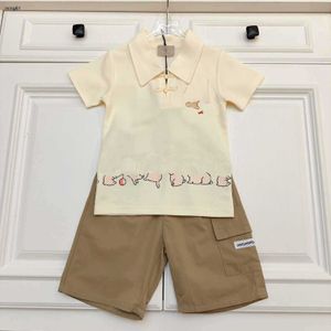 Brand Baby Tracksuits Summer Boys Polo Camisa Conjunto de camisa 90-160 cm Crianças de grife de designer Roupa de coelho Camisa de pólo e shorts 24 a maio