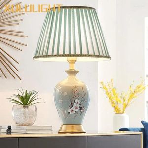 Bordslampor American Light Luxury Ceramic Bedroom Sido Counter Lamp Desk Decoration målad blomma fjärrkontrollbelysning