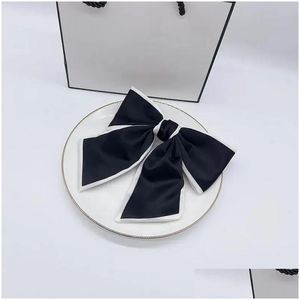 Headwear Hair Accessories Luxury Designer Clip Clasp High HorsetAil Fixed Letters C Spring Clamp Top Ornament Ny Bow pannband Drop de Otw6b