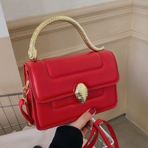 حقائب مصممة للسيدات للنساء العلامة التجارية الجديدة Grils Grils Handbag Massure Simple One-One-One-One Closs Western Style Metal Snak 2728