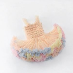 Söta babykläder med högkvalitativt tyg Solid Matte Fluffy Mesh Cake Cake Cake Baby Dress Birthday Princess Tutu Dress 240517