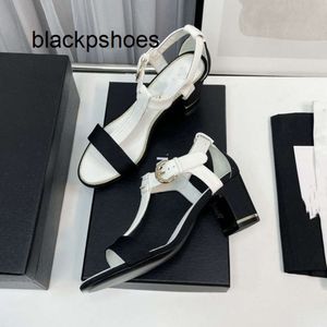 Канал CF High Ladies Chanells Fashion Leather Dystering Oe Middle Sandals Designer Heels Ttk