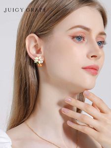 Juicy Grape Brand New Designer Womens Earring Luxury High Quality Jewelry Design Enamel Ear Clip White Blossom Little Golden Orange Earrings Female Gift Womens Gift