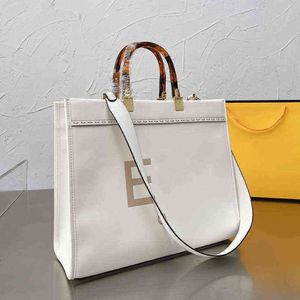 حقيبة Crossbody The Tote Bag Designer Totes Bag حقيبة اليد للأزياء الكلاسيكية الكلاسيكية ذات السعة الكبيرة متعددة الوظائف محفظة متعددة الألوان HA 258N