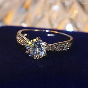 Klusterringar kristall bröllopsförlovningsring för kvinnor klassisk 6 prong inställning kubik zirkoniumsilver färg mode smycken kar181