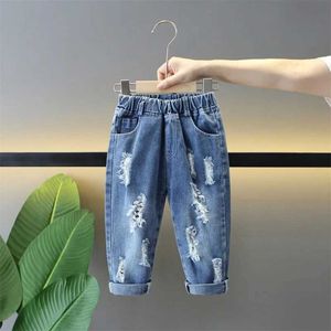 Джинсы джинсы дети и мальчики разрывают джинсы Новая мода весенняя chidren Джинсы повседневные сплошные синие джинсы брюки 2-6 лет WX5,27