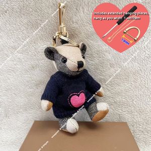 Teddy Bear Bag Charm Tasarımcı Anahtarlık Araba Kolye Aksesuar Sevimli Peluş Thomas Bear Doll Kadın Erkekler Lüks Anahip Araba Anahtar Dekor Sırt Çantası Dekorasyonları Hediye Kutusu ile