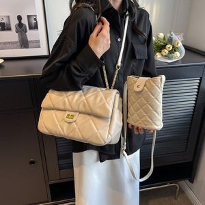 M926 Women Luxurys Designers väskor Crossbody Högkvalitativ handväskor Kvinnor Purses Axel Shopping Totes Bag 242R