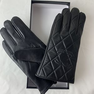 女性の冬の革の手袋暖かく断熱されたシープスキン指先の手袋でサイクリングするためのぬいぐるみのタッチスクリーン192t