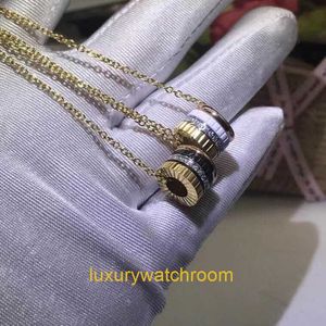 Klassisk mode Bolgrey Pendant -halsband Longjias Fortune kommer med roterande färgseparation Halsband V Gold 18K Womens Collar Chain