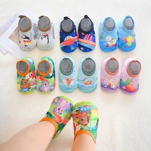 Calzini per bambini baby fumetti colorati animali da piscina per la spiaggia scarpe acqua per bambini nuotare surf sneakers non slittamento calzini esterni interni D240528