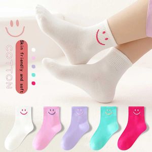 Crianças meias infantis meias 5 pares de colorido sólido sorrindo face dopamina colorida de meias redondas do tubo médio adequado para homens e mulheres wx5.27
