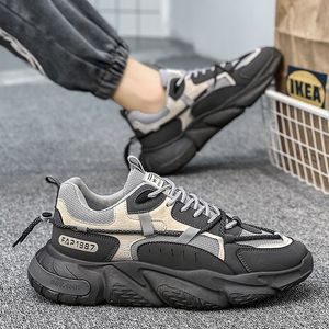 Sapatos casuais de verão novos sapatos de malha respirável de malha masculina e versátil tênis de corrida casual com altura elevada dentro