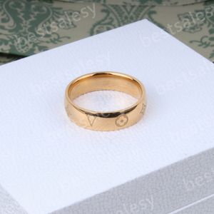 Designer ring extravagant bokstäver guldpläterad ring rostfritt stål bokstav guld ringar mode kvinnor män bröllop högkvalitativ smycken lady fest gåvor storlek 6 7 8 9