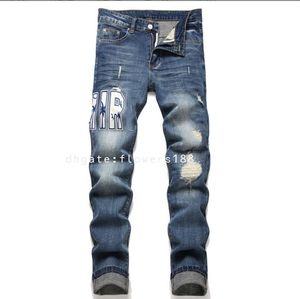 Męskie dżinsy w stylu Blue Hole Patch Haftowa odznaka Pencil Spodnie rozciągnij męskie dżinsy modne Trendy Slim Right Dżinsy Szczupłe dżinsy Slimfit dżinsy węża dżinsy