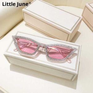 Sunglasses Cats Eye Frame Shining Sunglasses Diamond Crystal Designer Style Womens Black and White UV400 Sunglasses Fashion Glasses J240528