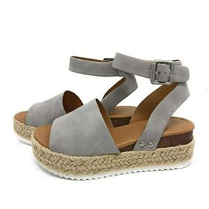 Öppna tår Sandaler Anti-Slip Ankel Kvinnor Rempa Beteable Beach Female Slipper Casual Soft Sole Platform Loafers Shoes For 533